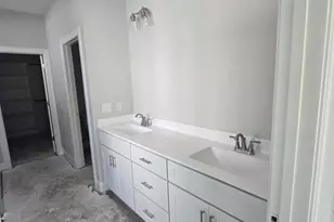 1027 N Lincoln St, Benson, NC 27504 - Photo 6