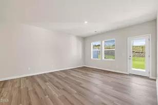 422 Barrington Key Dr, Zebulon, NC 27597 - Photo 2