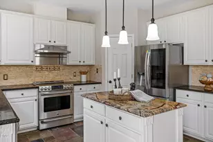 611 Sherwood Forest Pl, Cary, NC 27519 - Photo 10