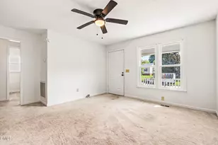 805 Hepplewhite Ct, Fuquay-Varina, NC 27526 - Photo 4
