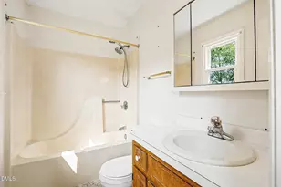 805 Hepplewhite Ct, Fuquay-Varina, NC 27526 - Photo 14