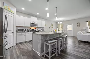 2252 Fairway Green Dr, Fuquay-Varina, NC 27526 - Photo 2