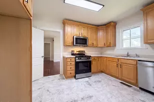 216 E Horne St, Clayton, NC 27520 - Photo 8