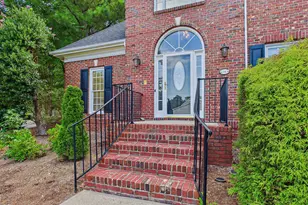 104 Carric Bend Ct, Cary, NC 27519 - Photo 2