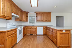 24 Courtney Ln, Dunn, NC 28334 - Photo 4