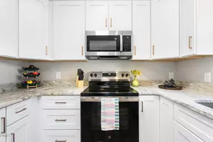 1305 E Willowbrook Dr, Burlington, NC 27215 - Photo 8