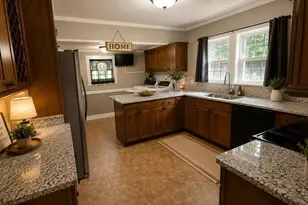 401 Banks St, Graham, NC 27253 - Photo 2