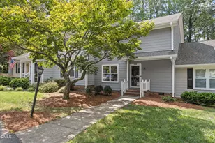 6402 Meadow View Dr, Raleigh, NC 27609 - Photo 2