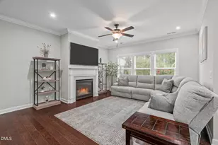425 Oaks End Dr, Holly Springs, NC 27540 - Photo 4