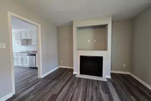 306 Whitehall Ct, Clayton, NC 27520 - Photo 2