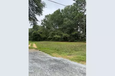 546 N Orange Street, Coats, NC 27521 - Photo 2