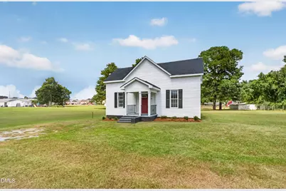 305 E Harnett Street, Benson, NC 27504 - Photo 2