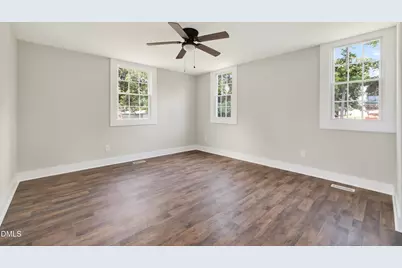 305 E Harnett Street, Benson, NC 27504 - Photo 18
