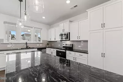 105 S Mule Way, Benson, NC 27504 - Photo 6