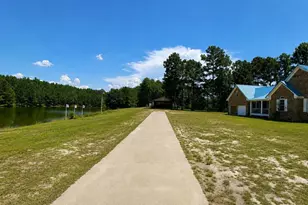 390 Comanche Dr, Erwin, NC 28339 - Photo 2