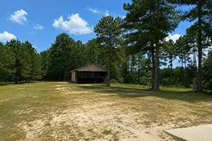 390 Comanche Dr, Erwin, NC 28339 - Photo 4