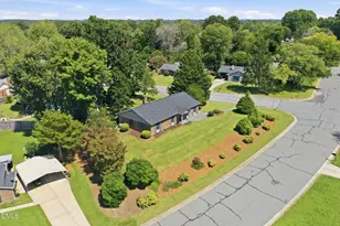 2371 Buckingham Rd, Burlington, NC 27217 - Photo 2