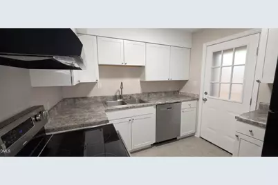 220 Elizabeth Street #Apt A18, Chapel Hill, NC 27514 - Photo 2