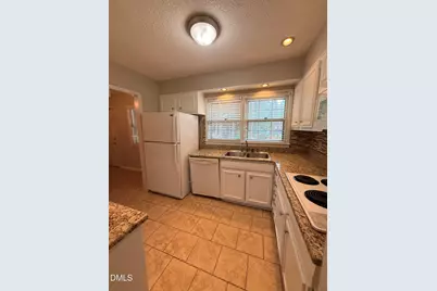 803 W Morris Circle, Dunn, NC 28334 - Photo 4