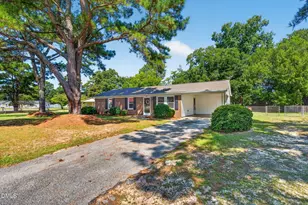 303 Brentwood Dr, Dudley, NC 28333 - Photo 2