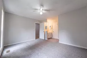 909 Axis Cir, Hope Mills, NC 28348 - Photo 8