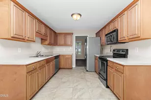 103 Gatwick Ct, Clayton, NC 27520 - Photo 8