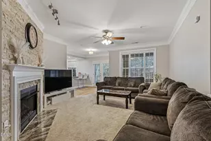 623 Ives Ct, Chapel Hill, NC 27514 - Photo 4