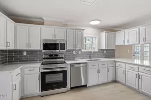 190 Pickett Cir, Vass, NC 28394 - Photo 4