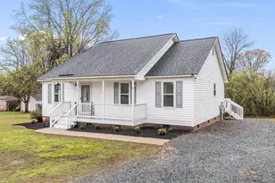 717 Slippery Bank Ct, Benson, NC 27504 - Photo 2
