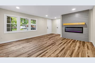 107 E Underwood Avenue, Smithfield, NC 27577 - Photo 2