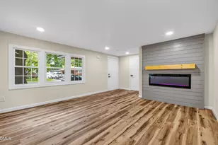107 E Underwood Ave, Smithfield, NC 27577 - Photo 2