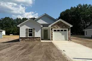 312 E Howard St, Roseboro, NC 28382 - Photo 1