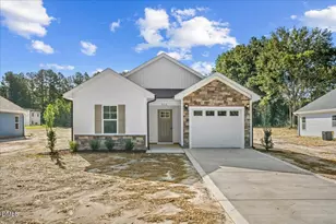 312 E Howard St, Roseboro, NC 28382 - Photo 1