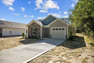 310 E Howard St, Roseboro, NC 28382 - Photo 4
