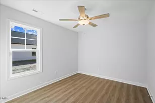 310 E Howard St, Roseboro, NC 28382 - Photo 22