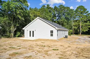 310 E Howard St, Roseboro, NC 28382 - Photo 32
