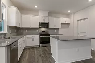 709 Sparkling Pear Dr, Fuquay-Varina, NC 27592 - Photo 4