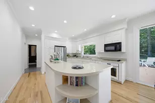 8 Sedgewood Rd, Chapel Hill, NC 27514 - Photo 10