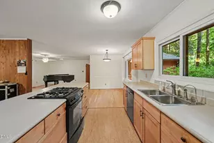 102 Webb Dr, Carrboro, NC 27510 - Photo 10