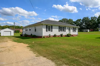 1035 W Saint James Street, Tarboro, NC 27886 - Photo 2