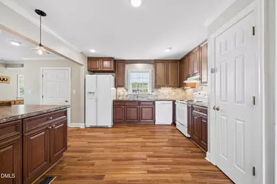 1035 W Saint James Street, Tarboro, NC 27886 - Photo 8