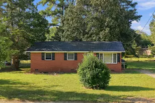 302 E 17th St, Scotland Neck, NC 27874 - Photo 2