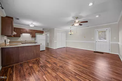 145 S Patterson Street, Coats, NC 27521 - Photo 4