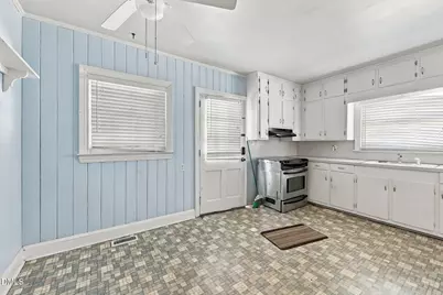 400 N Sumner Street, Selma, NC 27576 - Photo 8