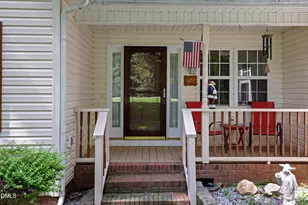 613 Bayleaf Cir, Clayton, NC 27527 - Photo 2