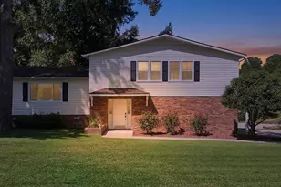 1013 Lakeview Dr, Clinton, NC 28328 - Photo 1