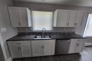 121 N Elizabeth St, Henderson, NC 27536 - Photo 2
