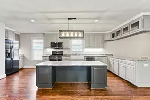 906 Walnut Dr, Erwin, NC 28339 - Photo 10