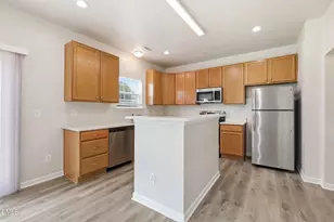 1009 Harvest Point Dr, Fuquay-Varina, NC 27526 - Photo 6