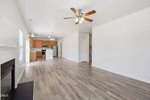 1009 Harvest Point Dr, Fuquay-Varina, NC 27526 - Photo 4